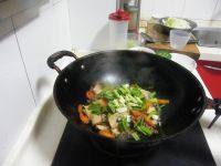 家常菜胡萝卜炒豆干
