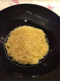 自制土豆丝煎饼做法图解4)