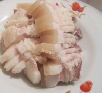 美味的青红椒炒回锅肉做法图解3)