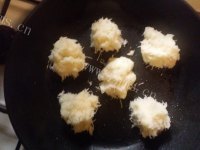 垂涎欲滴的土豆饼做法图解4)