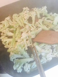 超级喜欢的腊肠炒花菜做法图解5)