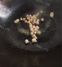 美味的干贝萝卜丝汤做法图解3)