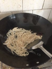 我爱吃金针菇回锅肉做法图解6)