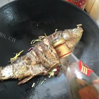 家家必学红烧鲤鱼做法图解5)