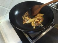 诱人的香辣鸡翅做法图解5)