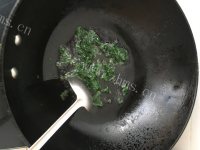 美味的菠菜鸡蛋面做法图解5)