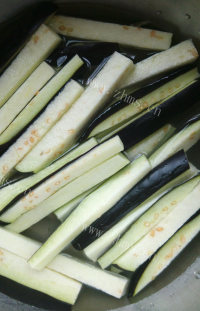 好吃的茄子煸豆角做法图解1)