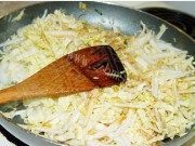 白菜肉丝炒年糕做法图解4)