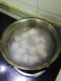 可口的私房秘制红烧肉做法图解5)