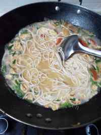 色味俱佳的西红柿鸡蛋面做法图解6)