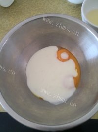 自制酸奶戚风蛋糕做法图解2)