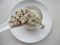 美味的百香果柠檬薏米水做法图解6)