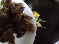 好吃的青南瓜炒木耳做法图解5)