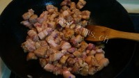 家常菜香菇红烧肉做法图解4)