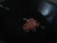 美美厨房之蒜苔炒肉做法图解3)