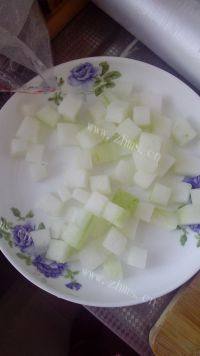 美味的冬瓜炒虾仁做法图解3)