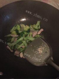 香气浓郁的西兰花炒肉做法图解11)