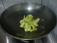 香脆的土豆烧茄子做法图解4)