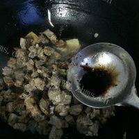 美味营养的牛腩炖萝卜做法图解6)