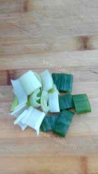 美味的淡菜干豆腐汤做法图解6)