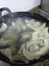 饱满的芹菜猪肉水饺