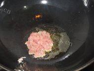 家常菜肉末豌豆做法图解3)