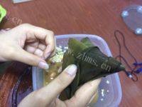 好吃的红豆花生粽子做法图解11)