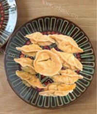 可口的咖喱南瓜水饺做法图解4)