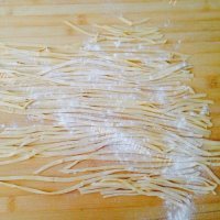 芳香四溢的肉丝面做法图解8)