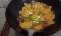 有特色的土豆肉片做法图解10)