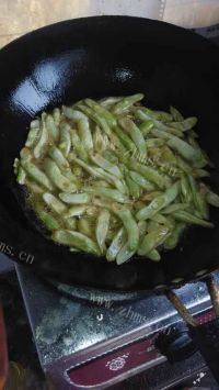家常菜豆角炒肉做法图解3)