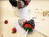自制草莓棒棒糖