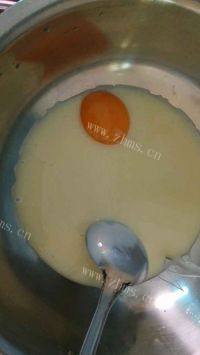 好吃的炼乳蛋黄果子做法图解1)