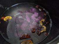 美味的紫薯黑米粥做法图解4)