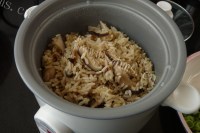 美味的腊肉香菇炒糙米饭做法图解5)