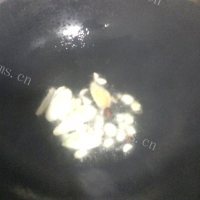 家常菜黑豆苗炒肉丝做法图解4)
