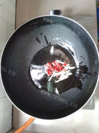 好吃的韭菜爆鲜虾做法图解5)