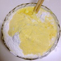 自制牛奶鸡蛋发糕做法图解5)