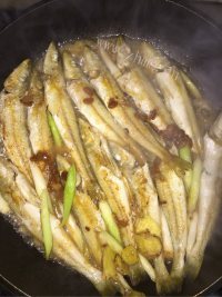美味的豆酱煎焗沙尖鱼做法图解4)