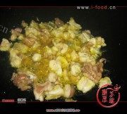 美味的蒜香牛蛙做法图解2)