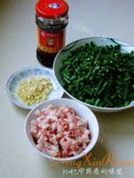 美味的肉丁炒豇豆做法图解2)