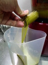 鲜榨混合果汁做法图解11)