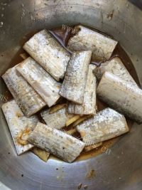 好吃的炸带鱼做法图解3)
