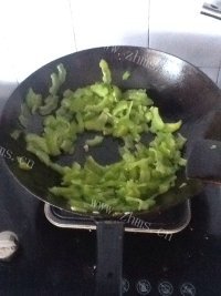 家常菜苦瓜炒蛋做法图解5)
