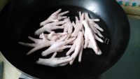 色香味俱全的红烧鸡爪做法图解2)
