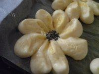 「DIY美食」椰蓉花形面包做法图解14)