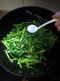 珍馐美味的清炒空心菜做法图解5)