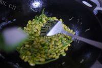 很诱人的毛豆炒鸡蛋做法图解6)