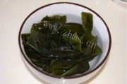 口感极佳的海带结萝卜排骨汤做法图解1)