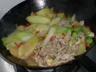 家常菜芥兰炒肉做法图解12)